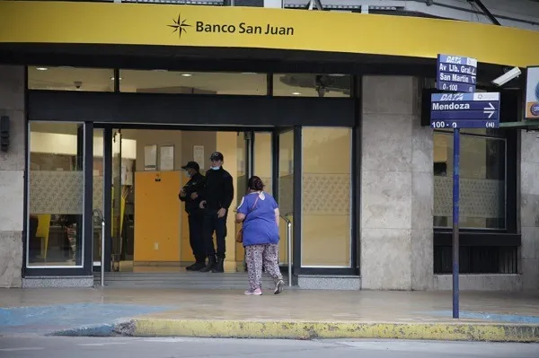 Alta morosidad: el Gobierno busca que el Banco San Juan refinancie créditos de familias y pymes