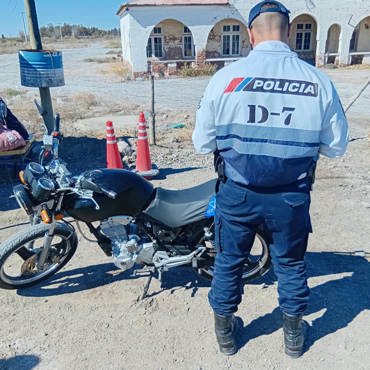 Recuperan en control  moto robada que  fue pintada para ocultarla