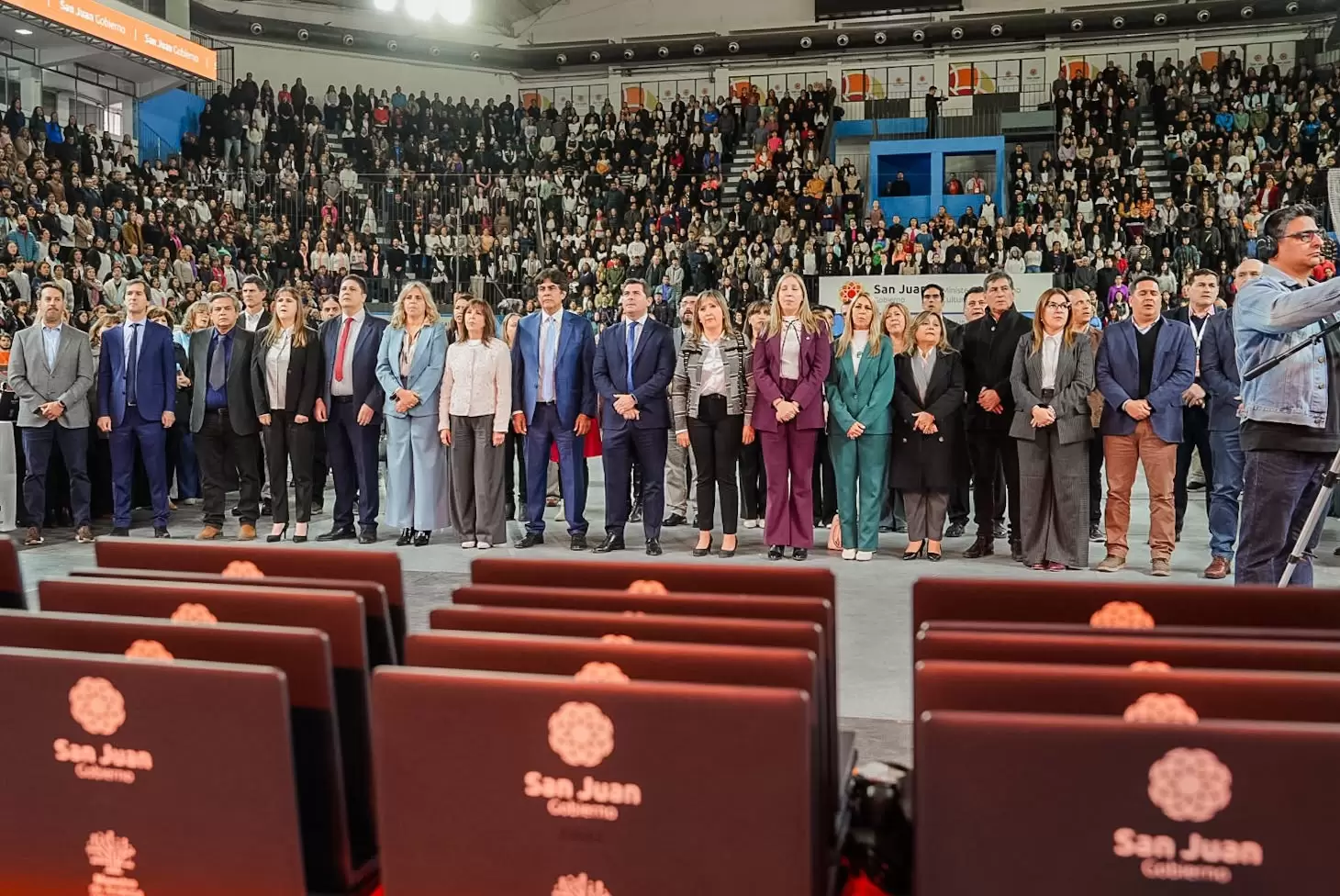 Entregan 3.000 computadoras a docentes y anuncian la compra de otras 50.000
