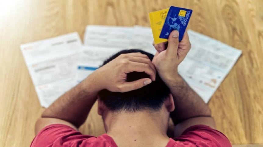 Deudas con mora récord: bancos o Gobierno, el dilema