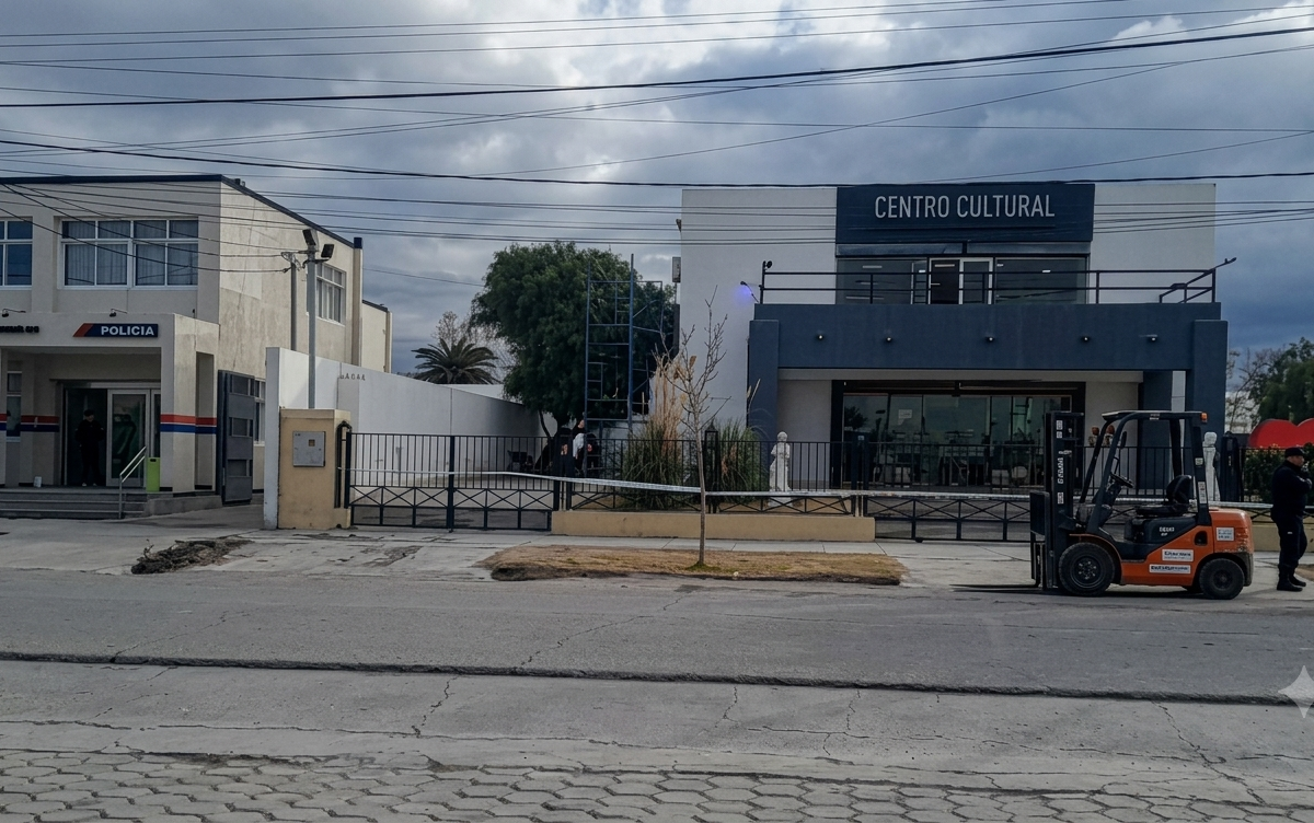 Evacuaron el Centro Cultural de Media Agua por una amenaza de bomba