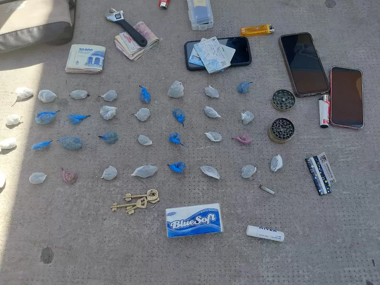 Detenidos fumando un «porro» y  con 33 envoltorios de marihuana