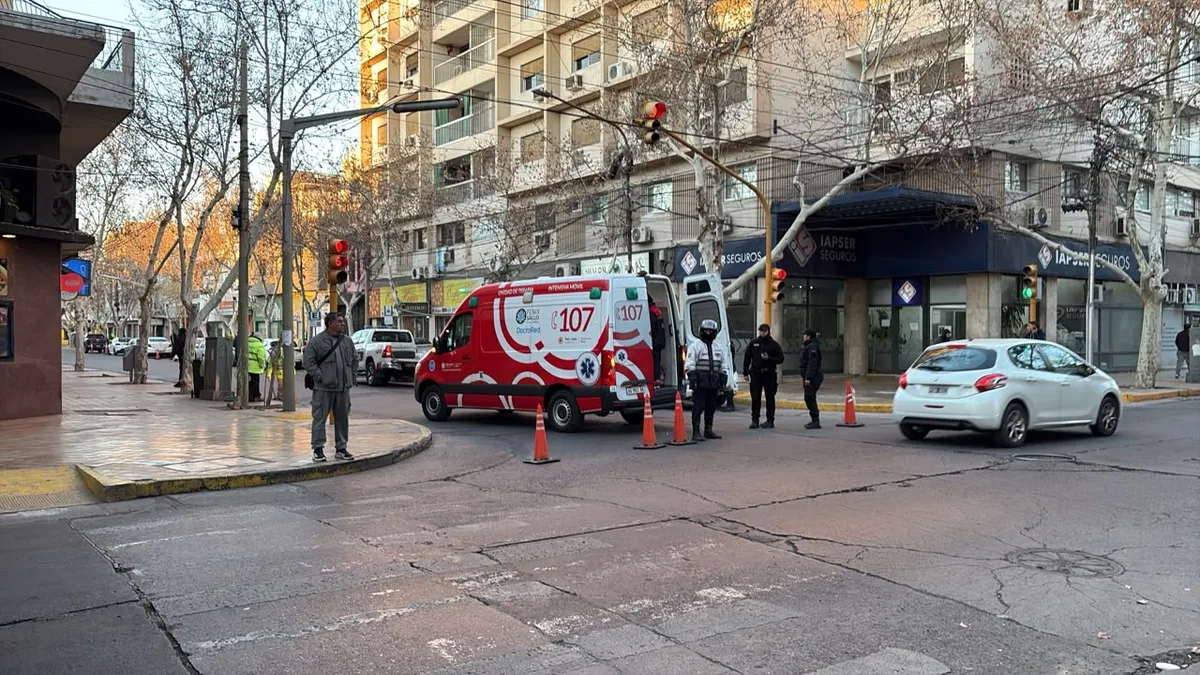 Atropellaron a un peatón cuando cruzaba la calle en pleno centro