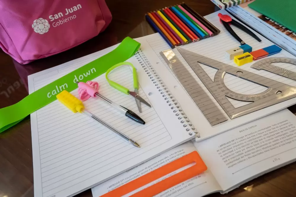 Entrega gratuita de kit escolar a estudiantes con discapacidad