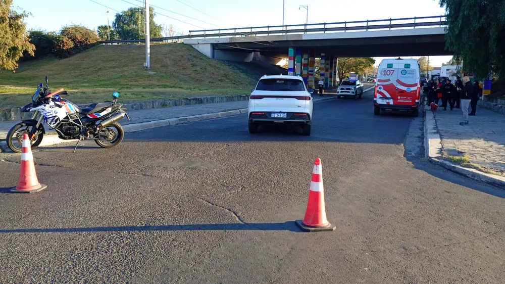 Atropellaron a una agente de Tránsito cuando ordenaba la circulación por obras en Circunvalación