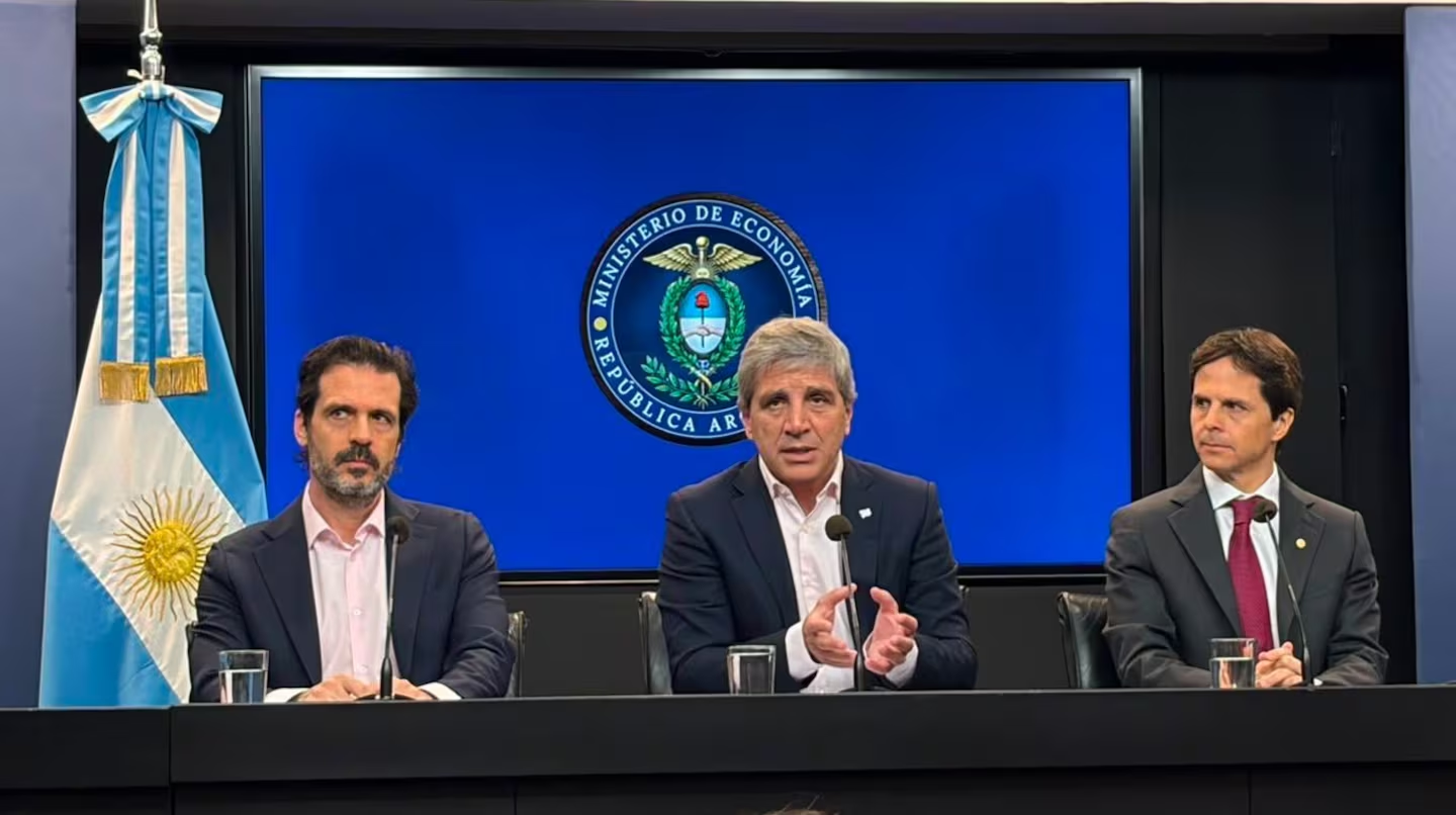 Caputo lanzó un plan para ampliar créditos hipotecarios: ¿Cómo es y quiénes pueden acceder?