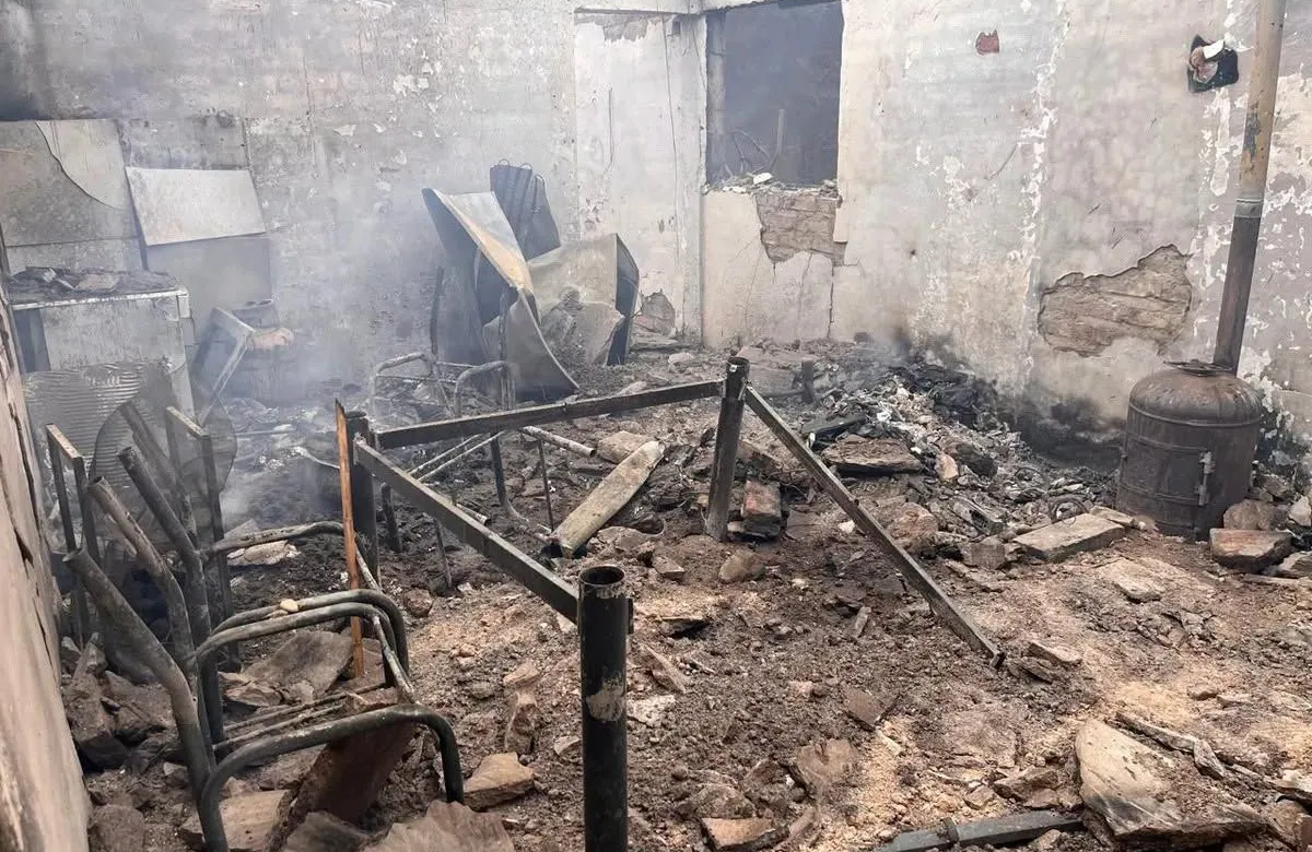 Graves daños tras el incendio en Pocito: 10 casas quedaron destruidas y el gobierno asistirá a familias