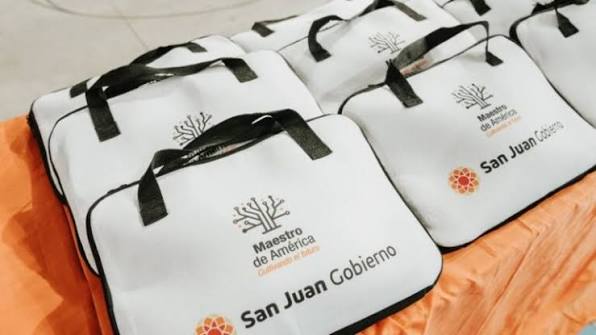 Maestro de América: Tres mil docentes de especialidades reciben hoy  netbooks