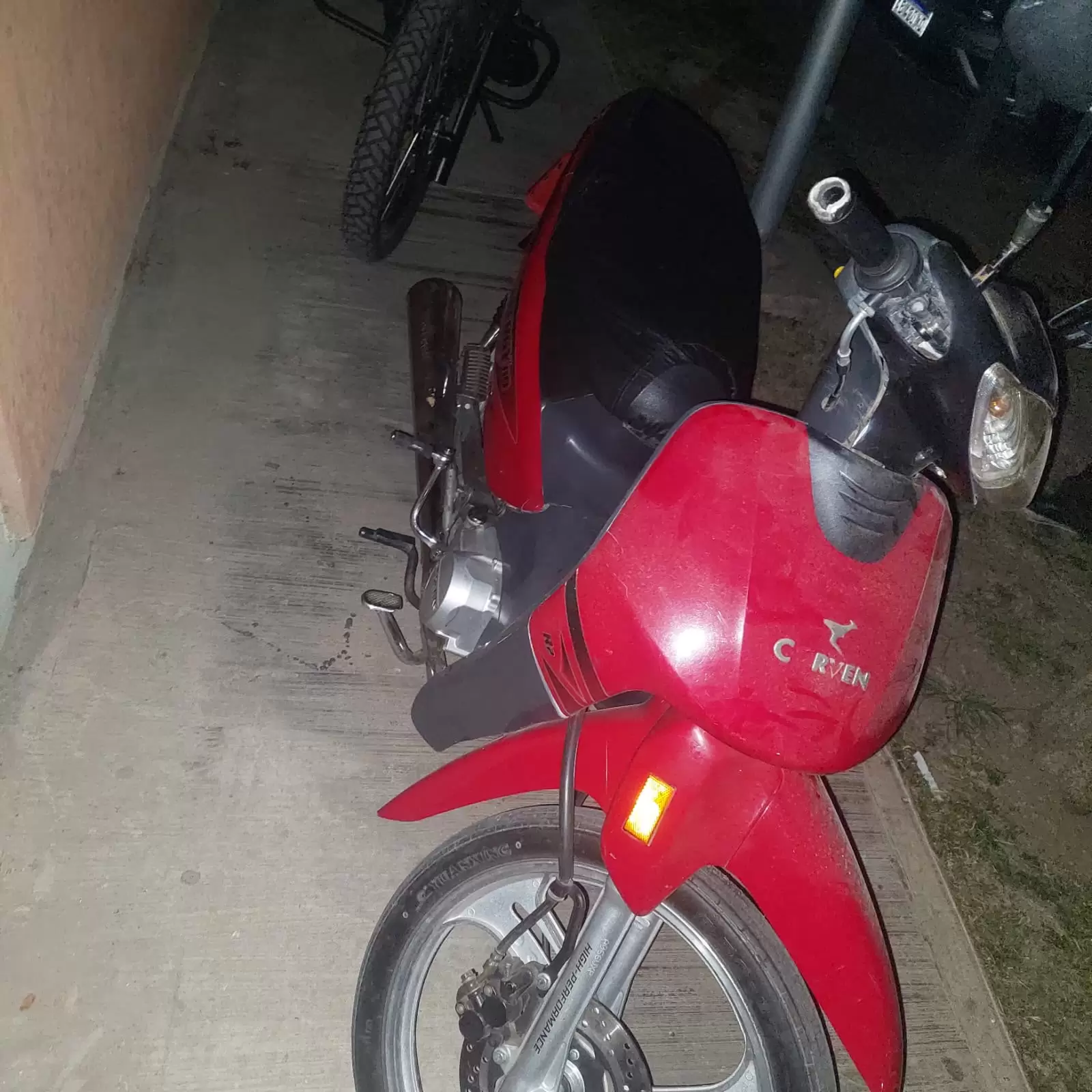 Tres adolescentes de 14 años, demorados sospechados de robar una moto