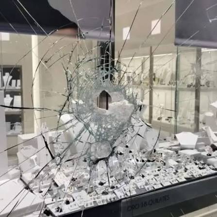 Piden más presencia policial en la Peatonal, especialmente en horas de la noche