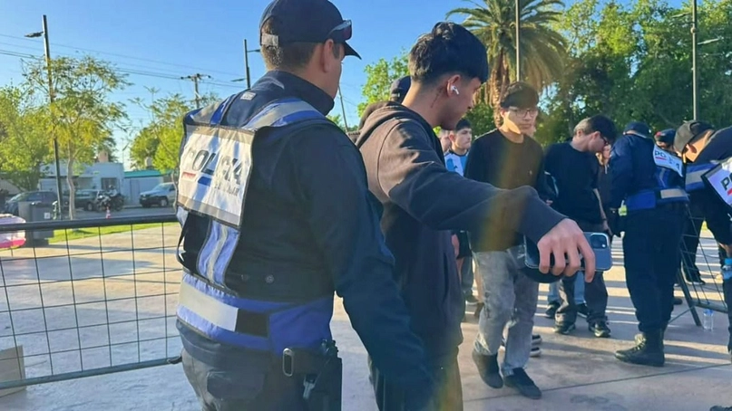 Día del Estudiante en San Juan: 100 intervenciones policiales y un solo vehículo radiado