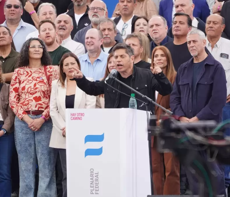 Kicillof se proyecta a 2027 y suma apoyo sanjuanino