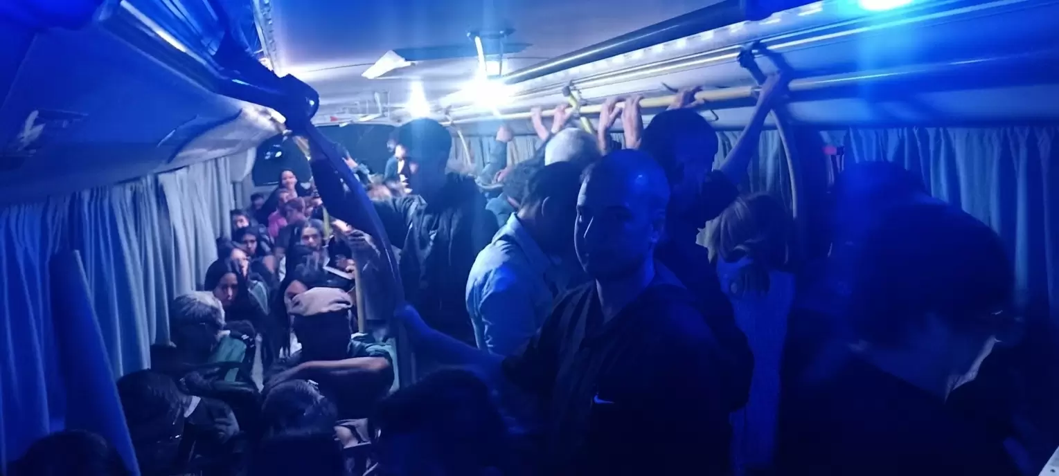Denunciaron abusos durante un viaje en colectivo y el chofer desvió la unidad hasta una comisaría