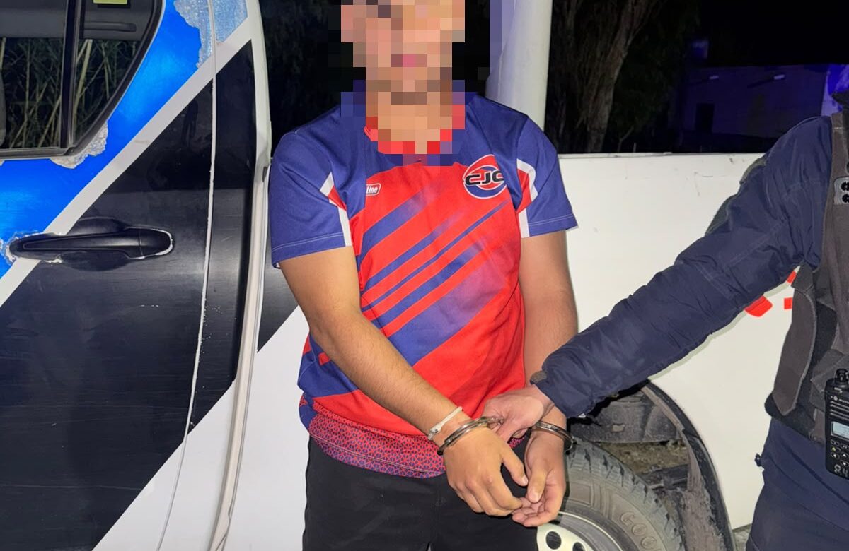 Desobedeció orden policial, embistió control e intentó fugarse