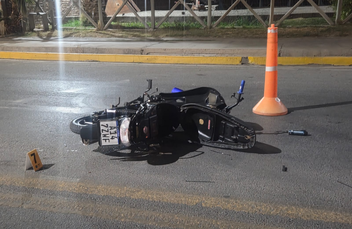 Tragedia en Pocito: un motociclista murió tras perder el control y chocar contra un cordón