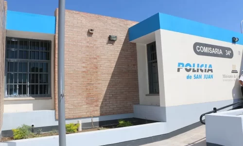 Una policía embarazada fue baleada por su compañero dentro de una comisaría y quedó en estado delicado