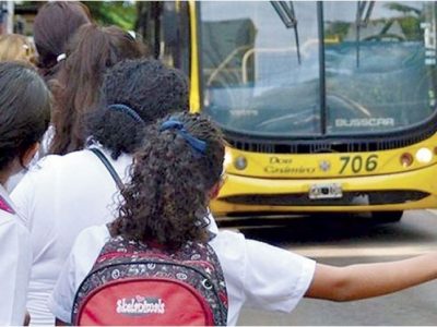Incorporan a las becas de transporte y conectividad a alumnos desde los 12 años
